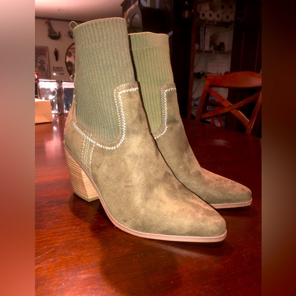 Universal Thread Womens Kinley Dress Casual Pull On Ankle Boots Olive